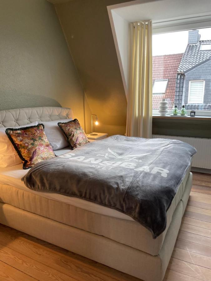 Schoene Grosse 4 Zimmer-Altbauwohnung Kiel Bagian luar foto