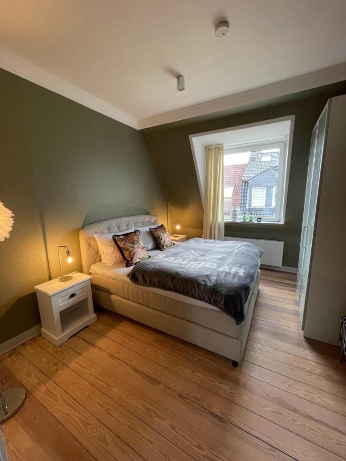 Schoene Grosse 4 Zimmer-Altbauwohnung Kiel Bagian luar foto