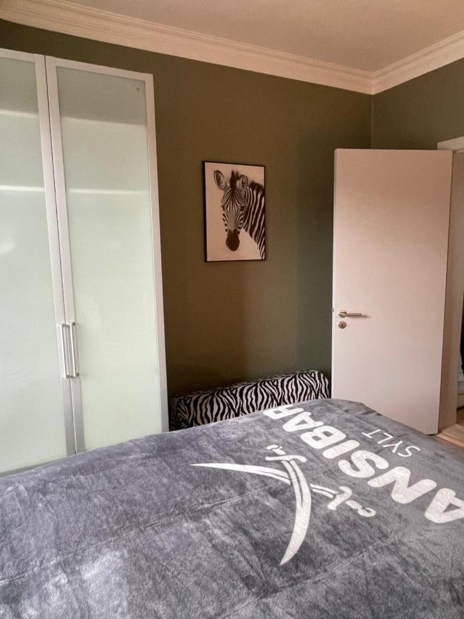 Schoene Grosse 4 Zimmer-Altbauwohnung Kiel Bagian luar foto
