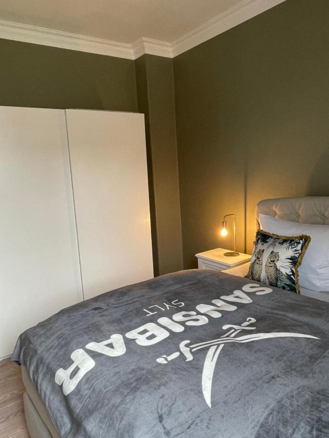 Schoene Grosse 4 Zimmer-Altbauwohnung Kiel Bagian luar foto