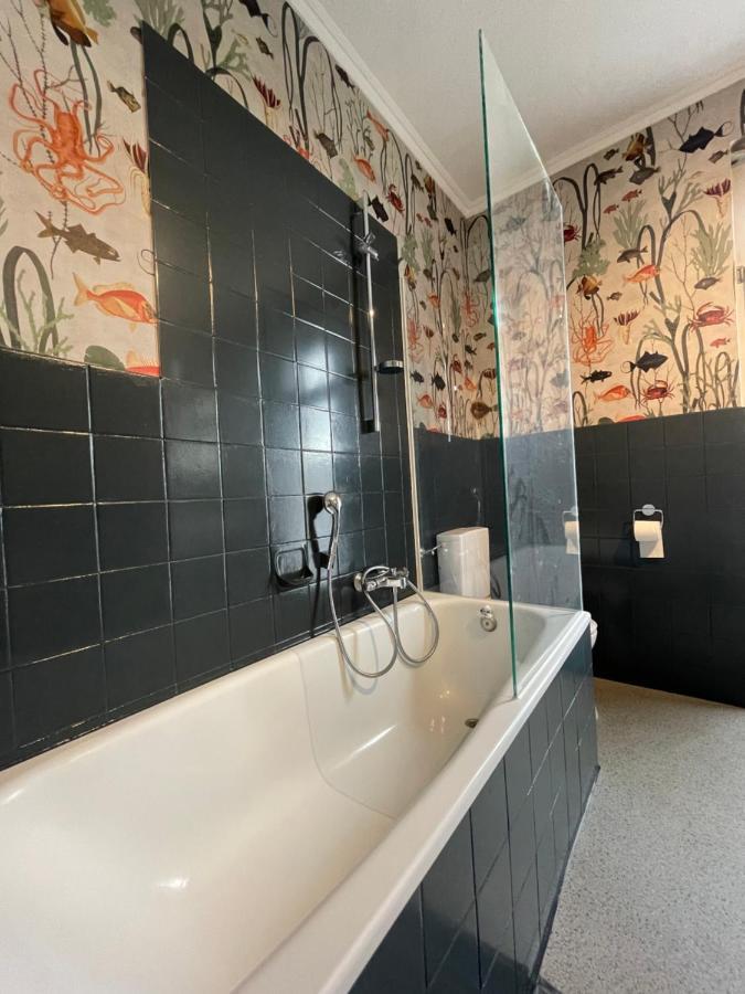 Schoene Grosse 4 Zimmer-Altbauwohnung Kiel Bagian luar foto