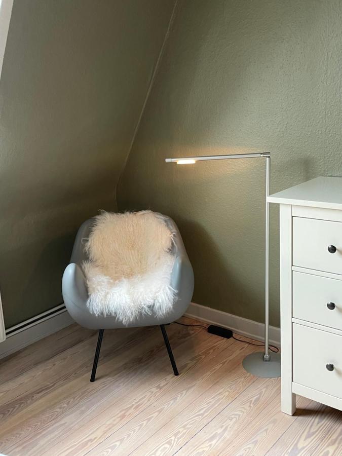 Schoene Grosse 4 Zimmer-Altbauwohnung Kiel Bagian luar foto